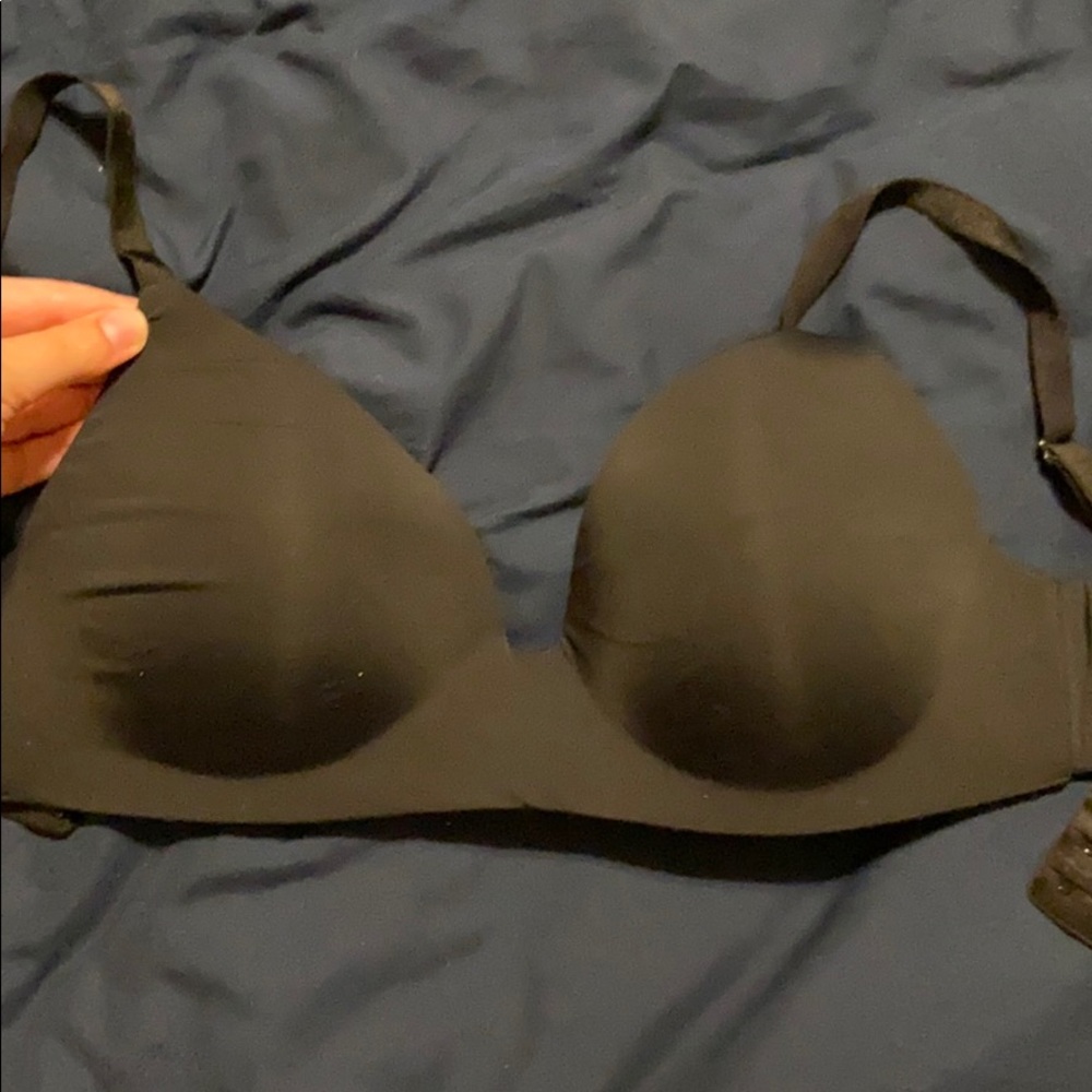 Black Victoria’s Secret bra